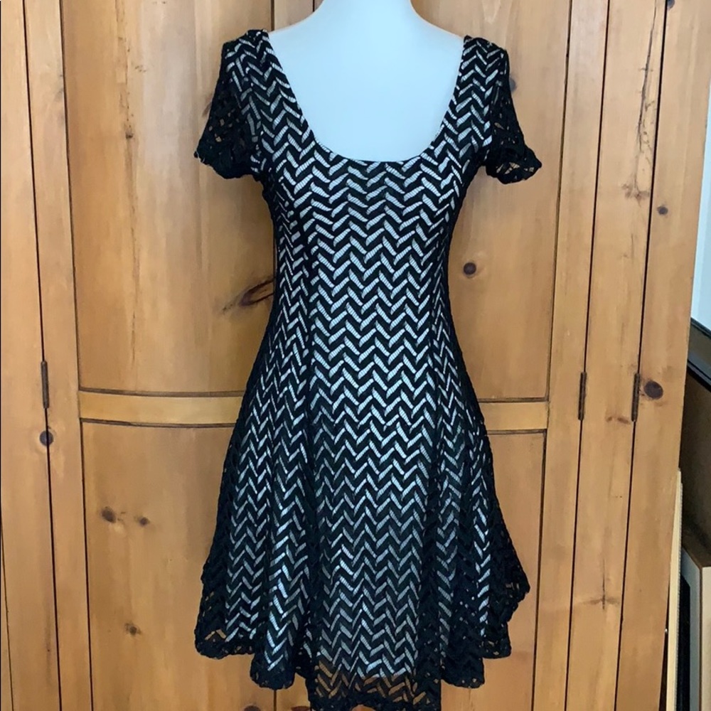 Papillon black/white lace skater-style dress, S